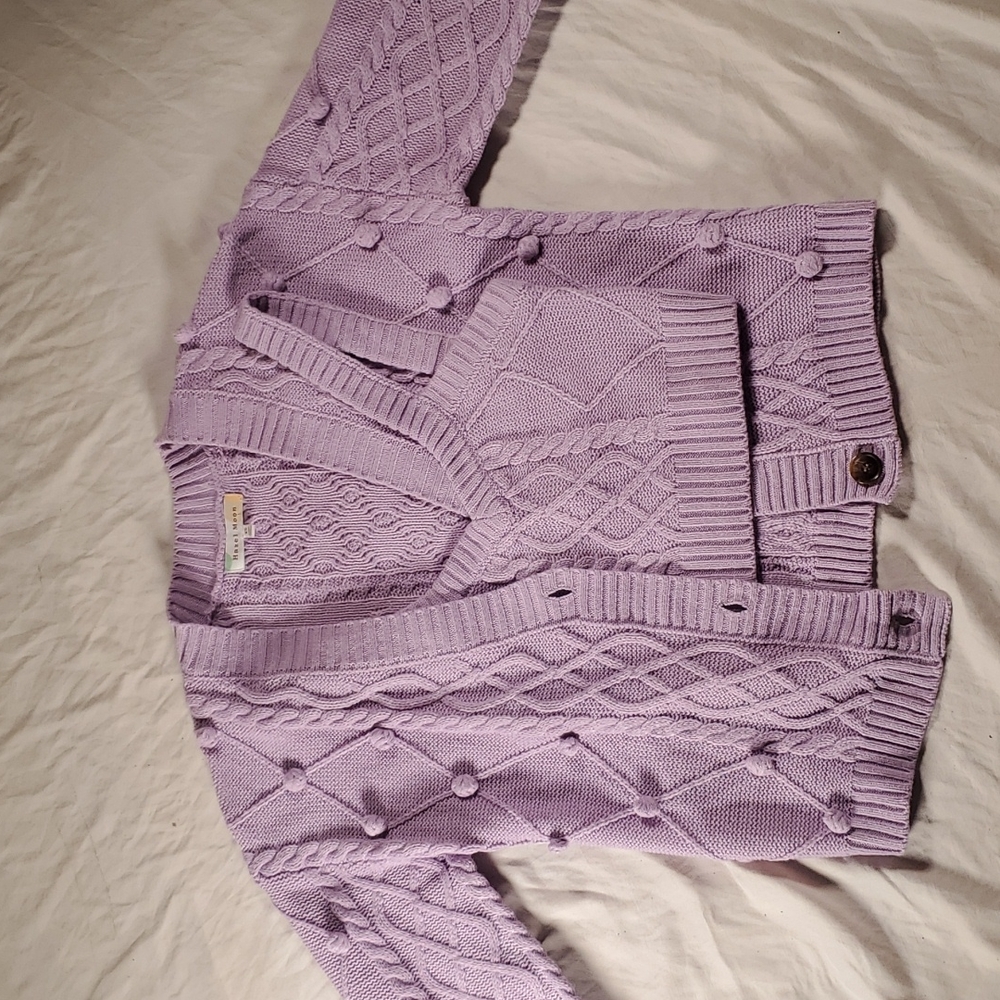 A cute set of a sweater and crop